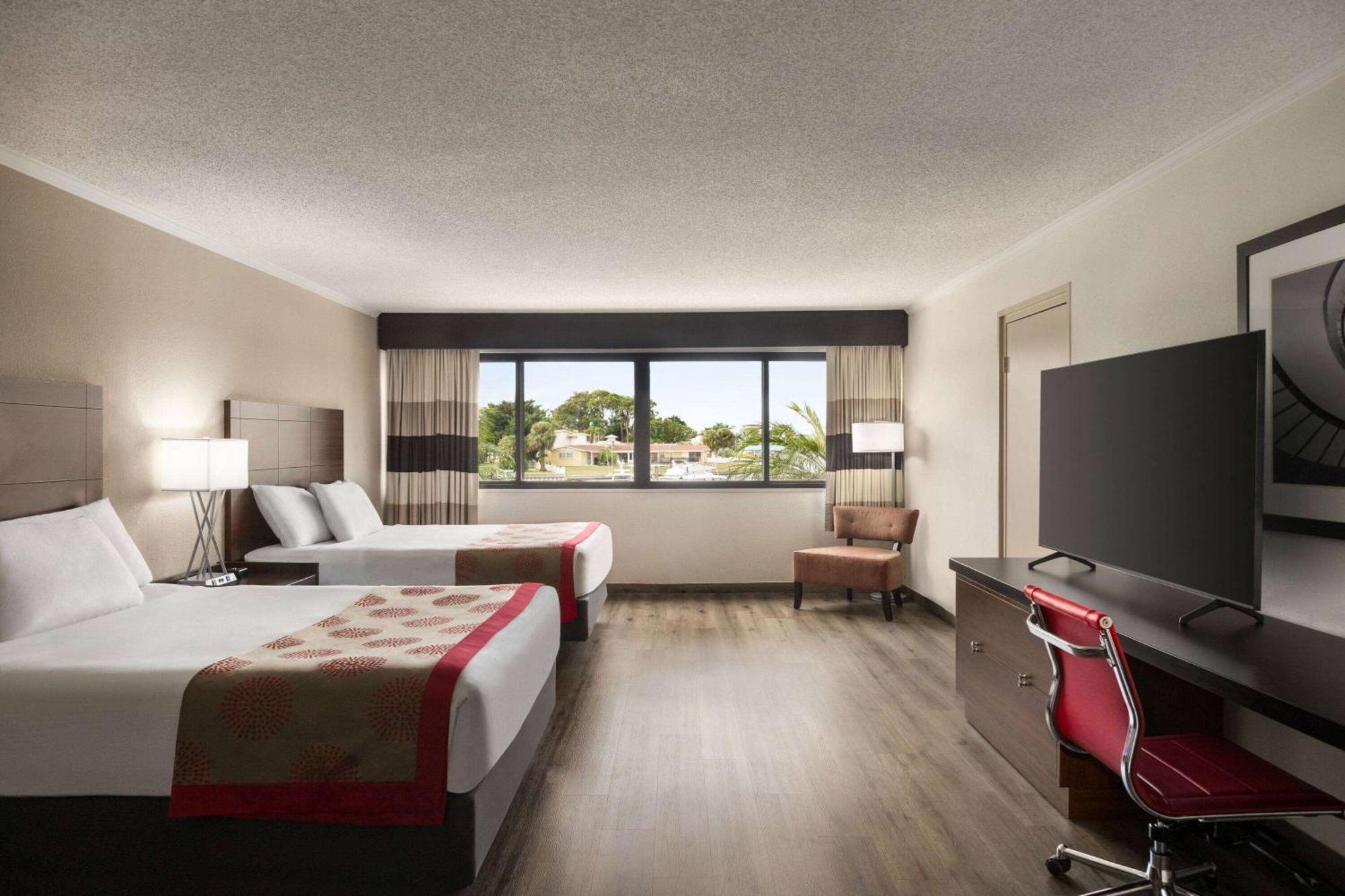 Ramada By Wyndham Sarasota Waterfront Hotel Exterior photo