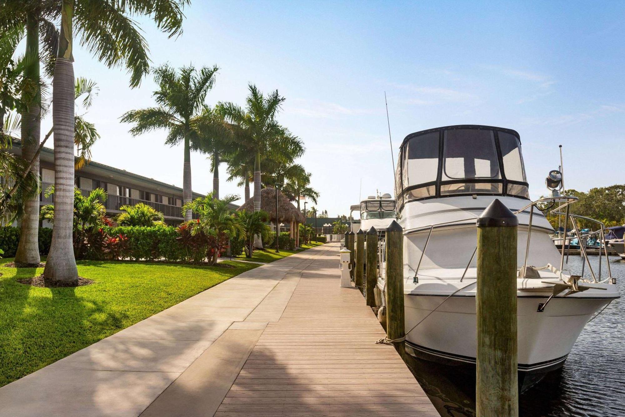 Ramada By Wyndham Sarasota Waterfront Hotel Exterior photo