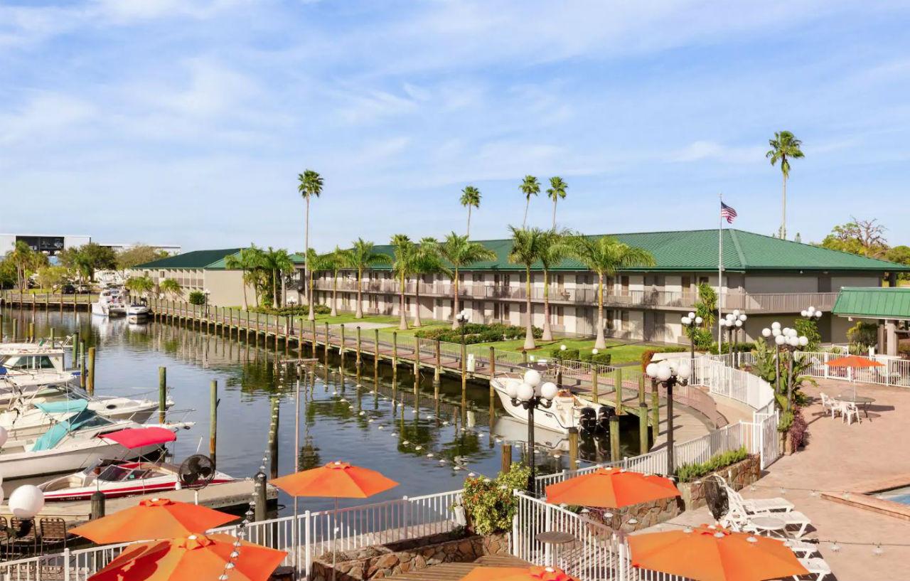 Ramada By Wyndham Sarasota Waterfront Hotel Exterior photo